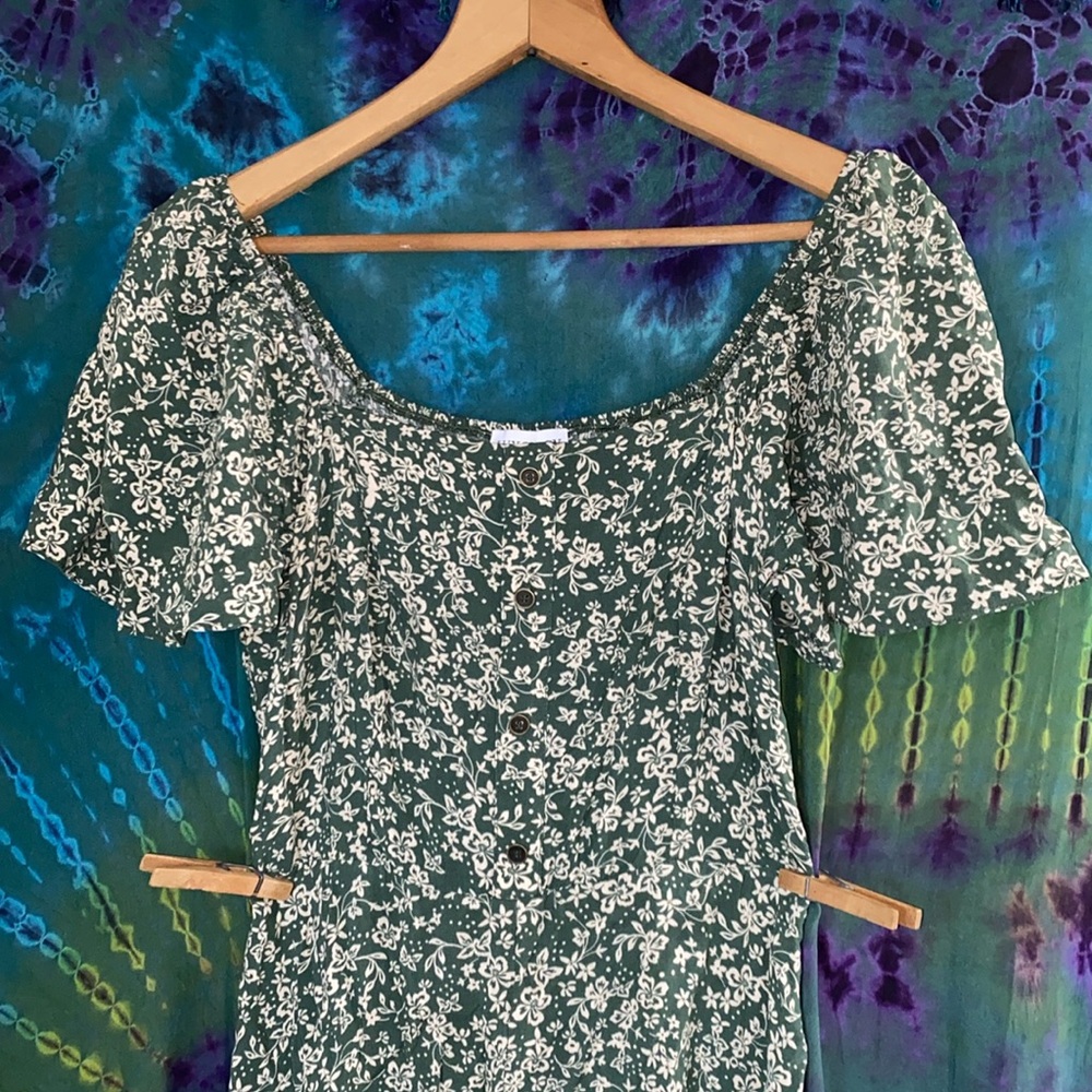 Luxology Dress- Small. 100% Rayon.